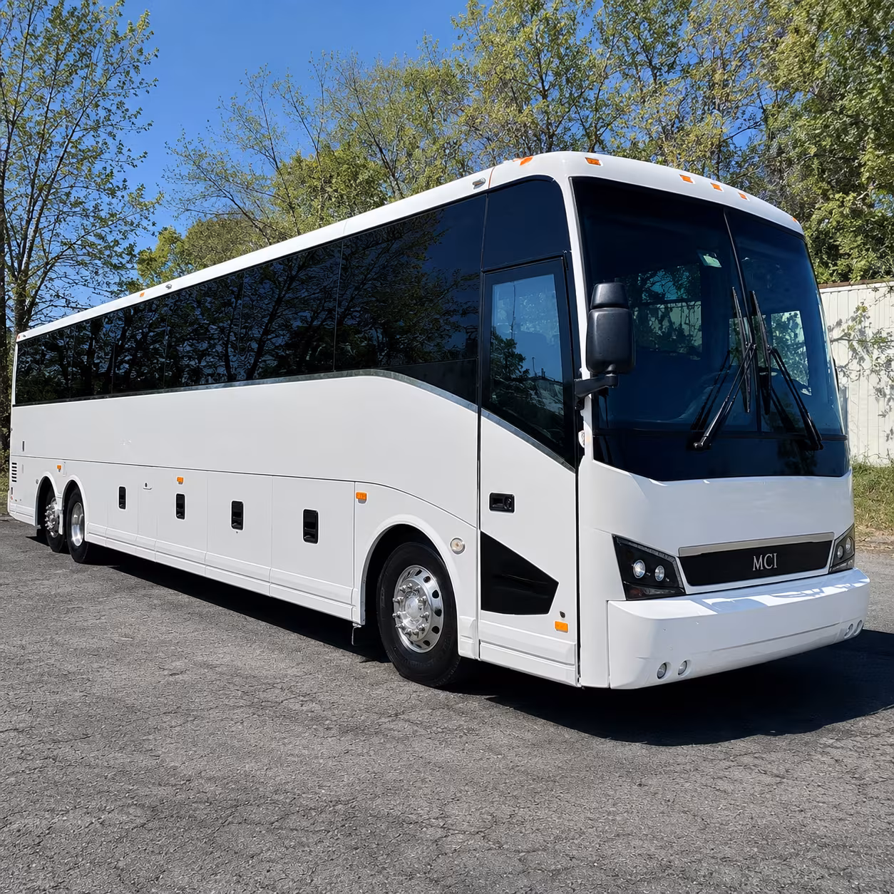 shuttle buses from palm springs hotels to the empire polo club